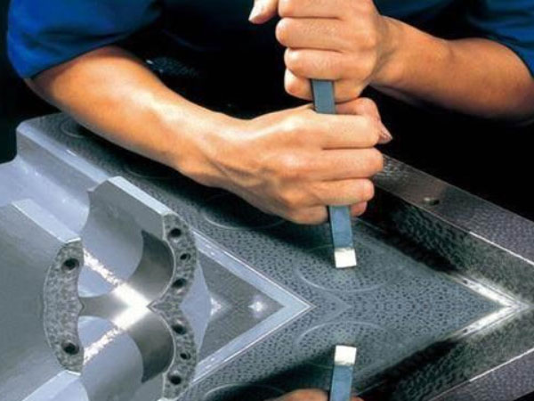 精密機(jī)床為什么需要刮研？人比機(jī)器還厲害?